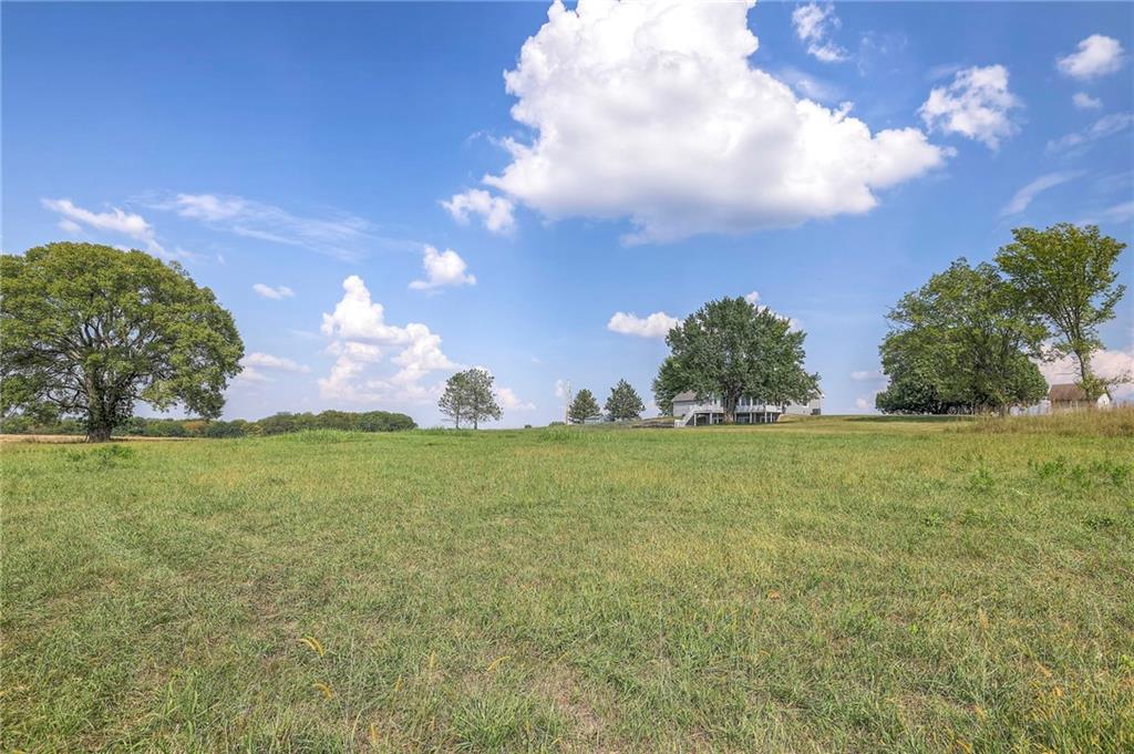 29300 Victory Road Paola, KS 66071 - Photo 4 of 98