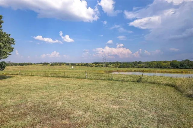 $875,000 | 29300 Victory Road, Paola, KS 66071