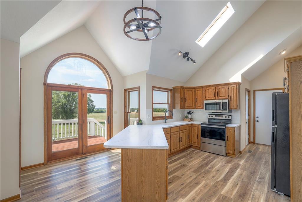 29300 Victory Road Paola, KS 66071 - Photo 6 of 98