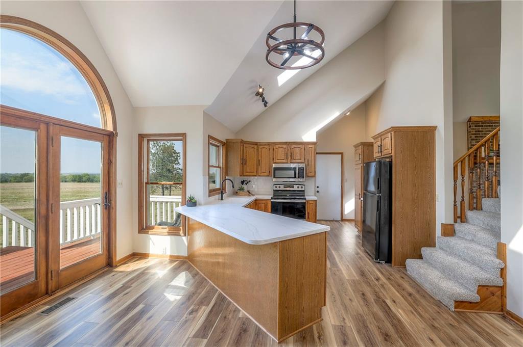 29300 Victory Road Paola, KS 66071 - Photo 7 of 98