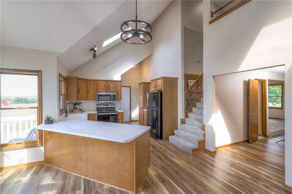 29300 Victory Road Paola, KS 66071 - Photo 8 of 98