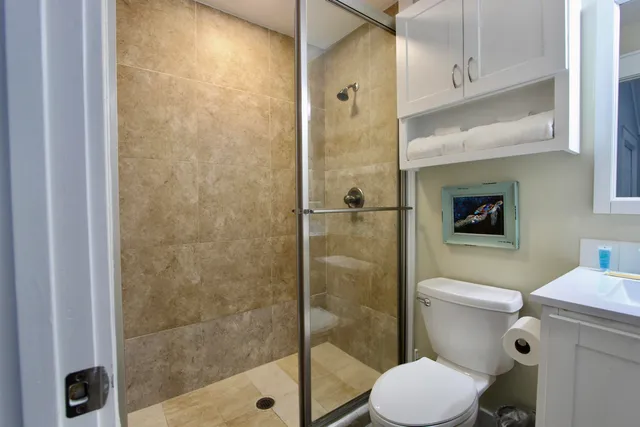 a bathroom with a toilet and a shower