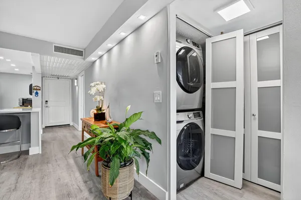 $5,500 | 20 Royal Palm Way, Unit 503, Boca Raton, FL 33432