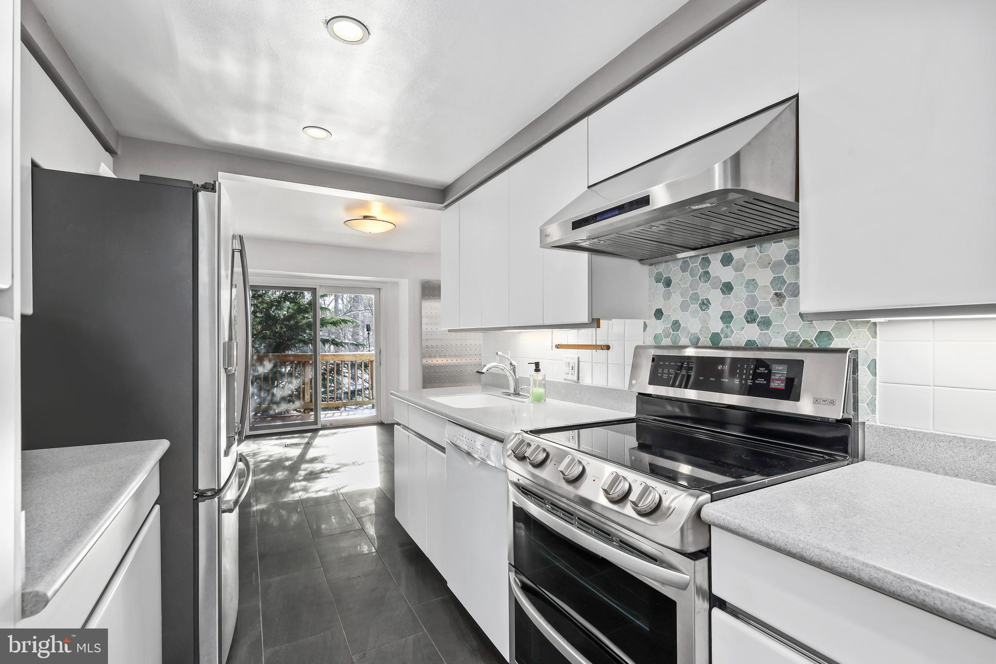 1545 Scandia Circle Reston, VA 20190 - Photo 11 of 49