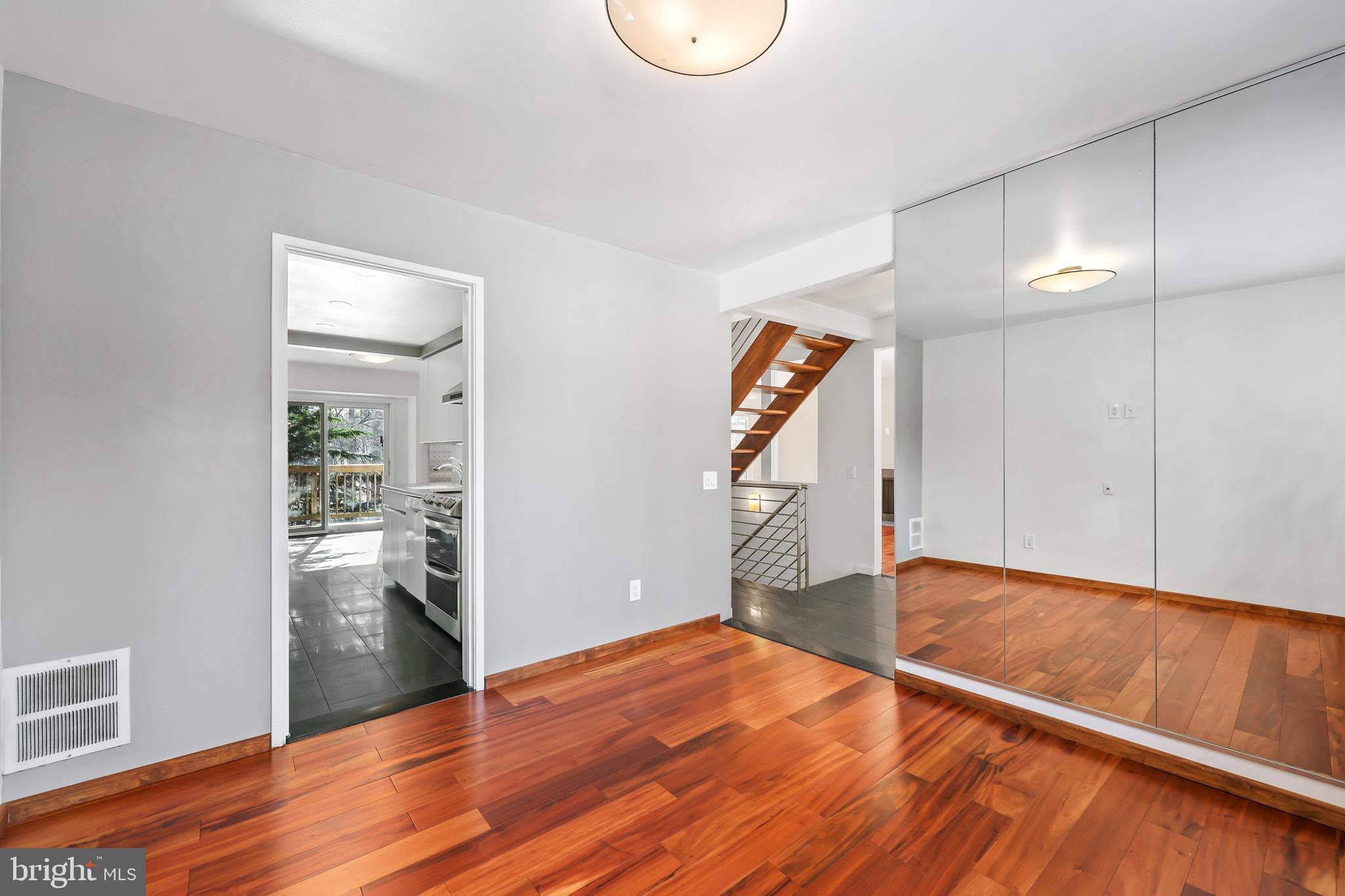 1545 Scandia Circle Reston, VA 20190 - Photo 14 of 49