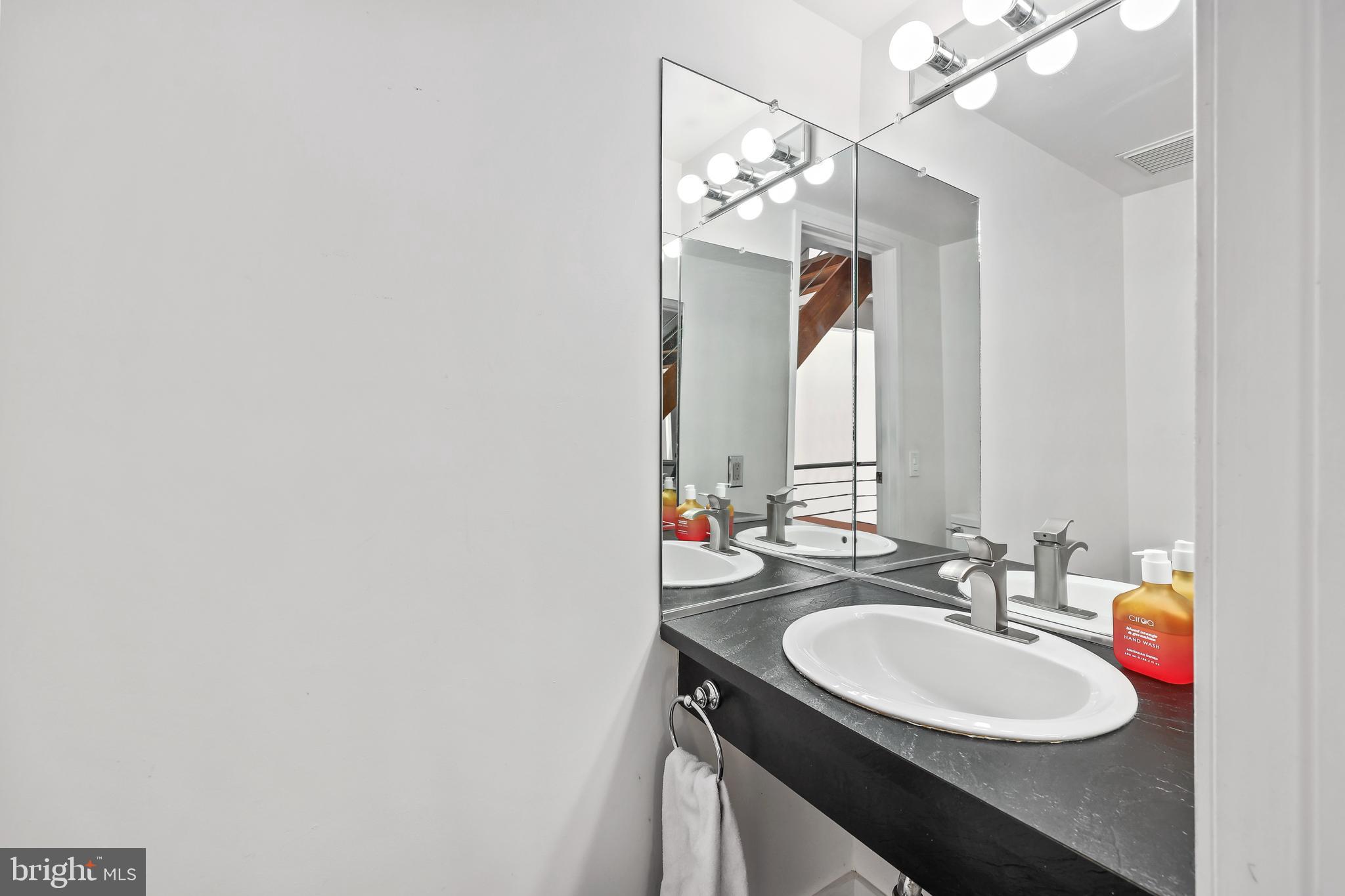 1545 Scandia Circle Reston, VA 20190 - Photo 15 of 49