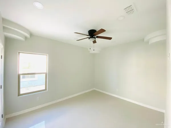 $1,000 | 209 West Rutherford Avenue, Unit 1, Edinburg, TX 78541