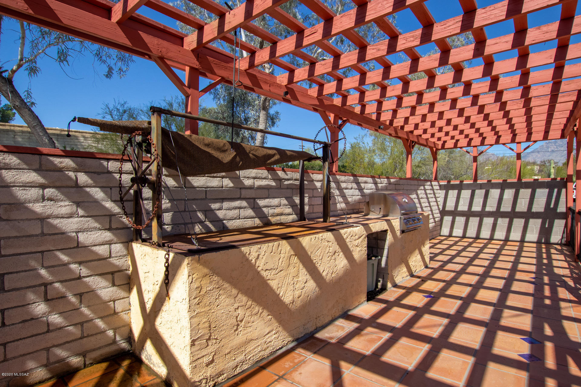 6850 East River Road Tucson, AZ 85750 - Photo 24 of 25 Built in Grill