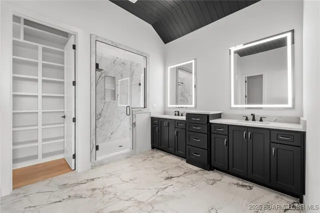 $2,240,000 | 31280 Los Breezes Circle, Rocky Mount, MO 65072