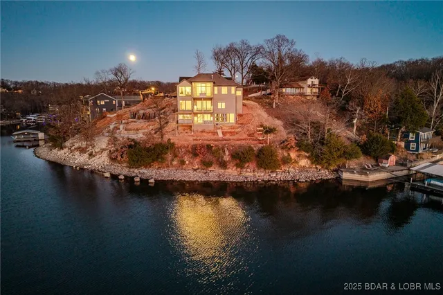 $2,240,000 | 31280 Los Breezes Circle, Rocky Mount, MO 65072