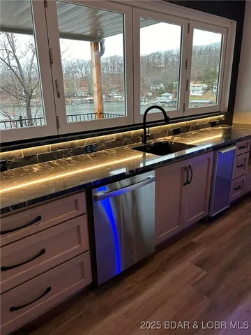 $2,240,000 | 31280 Los Breezes Circle, Rocky Mount, MO 65072