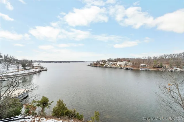 $2,240,000 | 31280 Los Breezes Circle, Rocky Mount, MO 65072