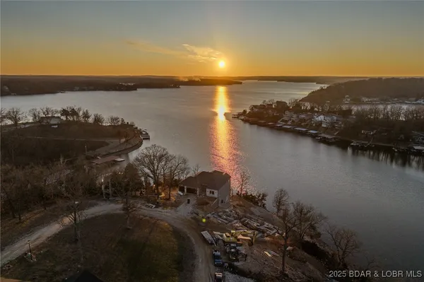 $2,240,000 | 31280 Los Breezes Circle, Rocky Mount, MO 65072