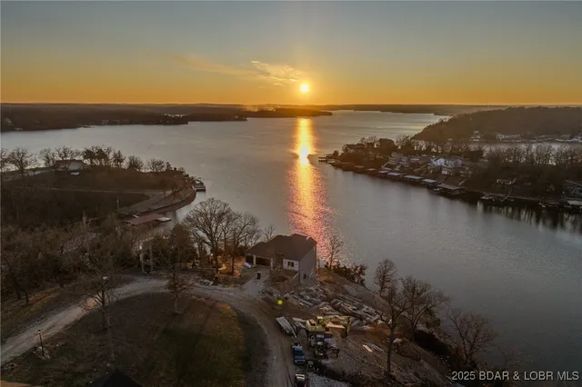 $2,240,000 | 31280 Los Breezes Circle, Rocky Mount, MO 65072