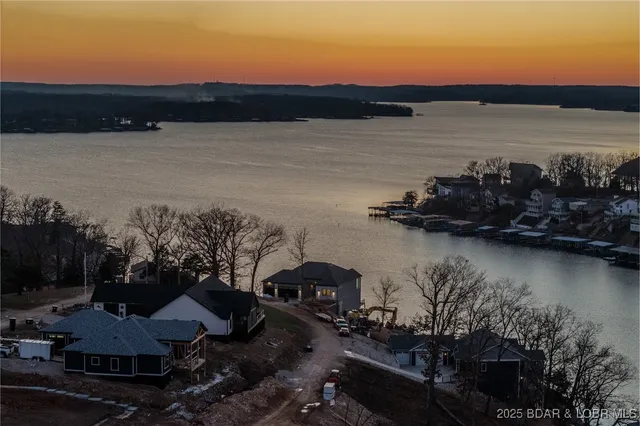 $2,240,000 | 31280 Los Breezes Circle, Rocky Mount, MO 65072