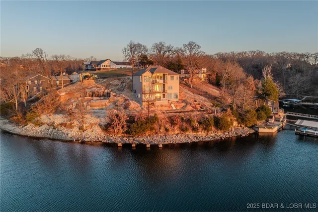 $2,240,000 | 31280 Los Breezes Circle, Rocky Mount, MO 65072