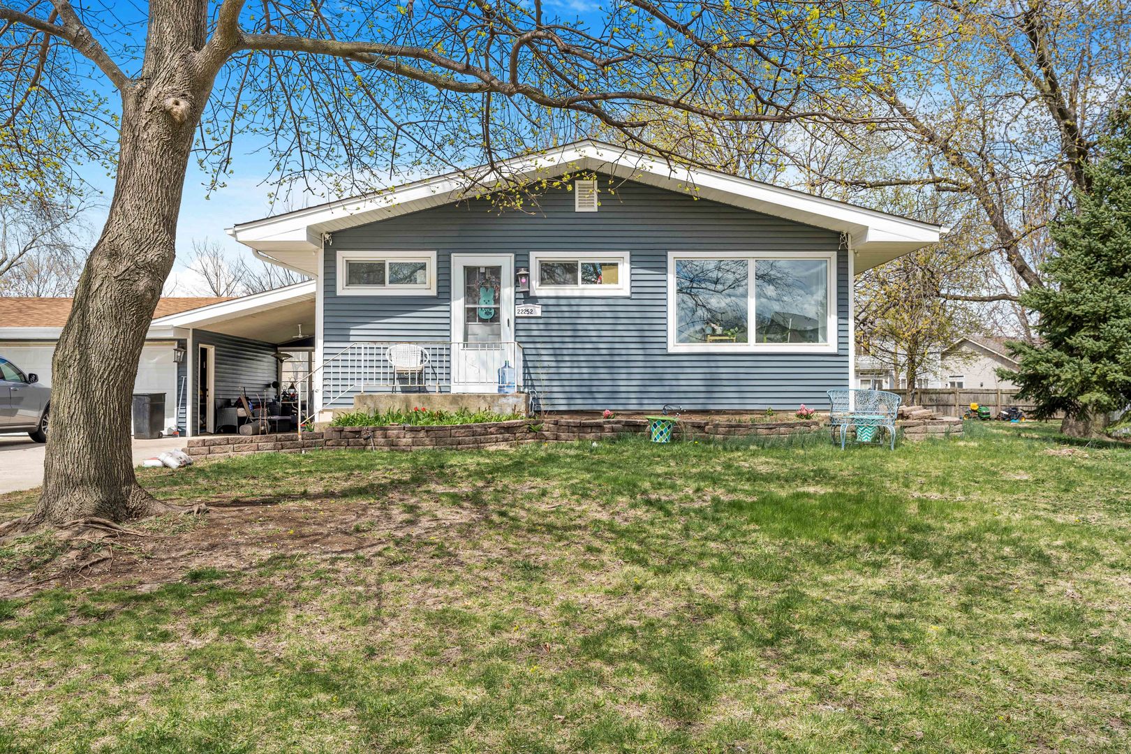 22252 West Taylor Road Plainfield, IL 60544 - Photo 15 of 29 a house that has a lot of plants in it