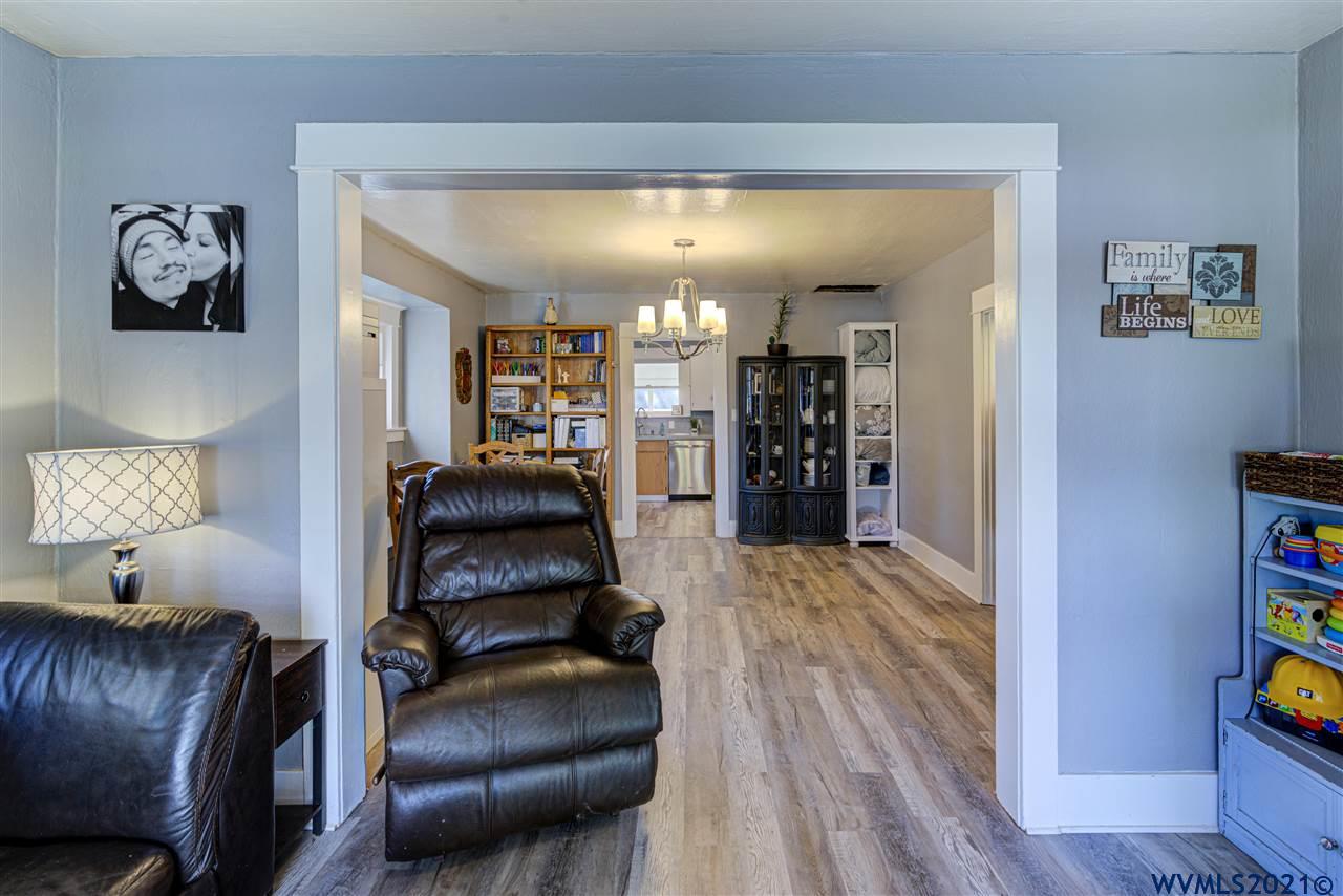 525 Southwest Cherry Street Dallas, OR 97338 - Photo 5 of 25