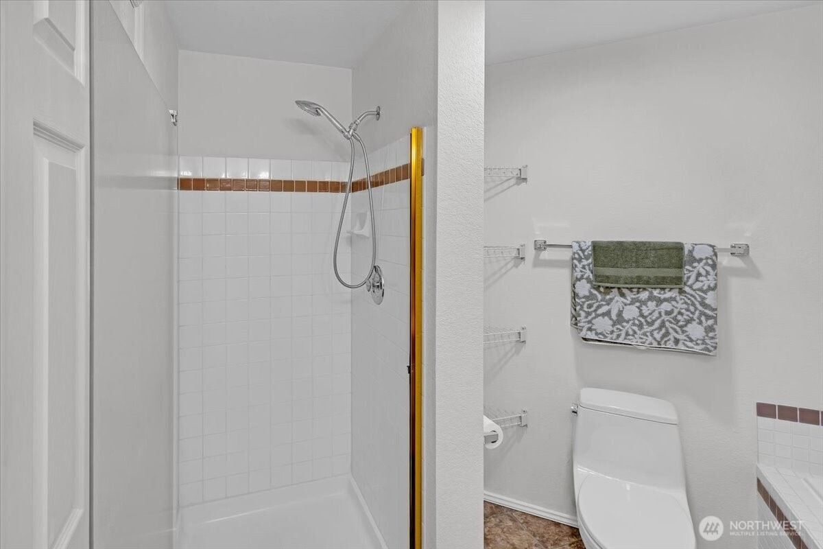 8653 Avondale Road Northeast, Unit D208 Redmond, WA 98052 - Photo 20 of 32 a bathroom with a shower