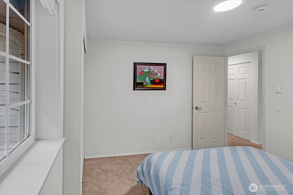 8653 Avondale Road Northeast, Unit D208 Redmond, WA 98052 - Photo 23 of 32 a view of bedroom