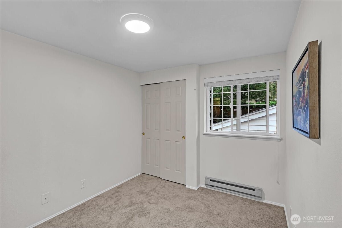 8653 Avondale Road Northeast, Unit D208 Redmond, WA 98052 - Photo 26 of 32 an empty room with windows