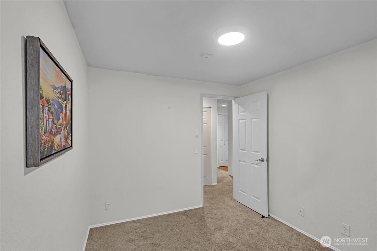 8653 Avondale Road Northeast, Unit D208 Redmond, WA 98052 - Photo 27 of 32 a view of a hallway with closet