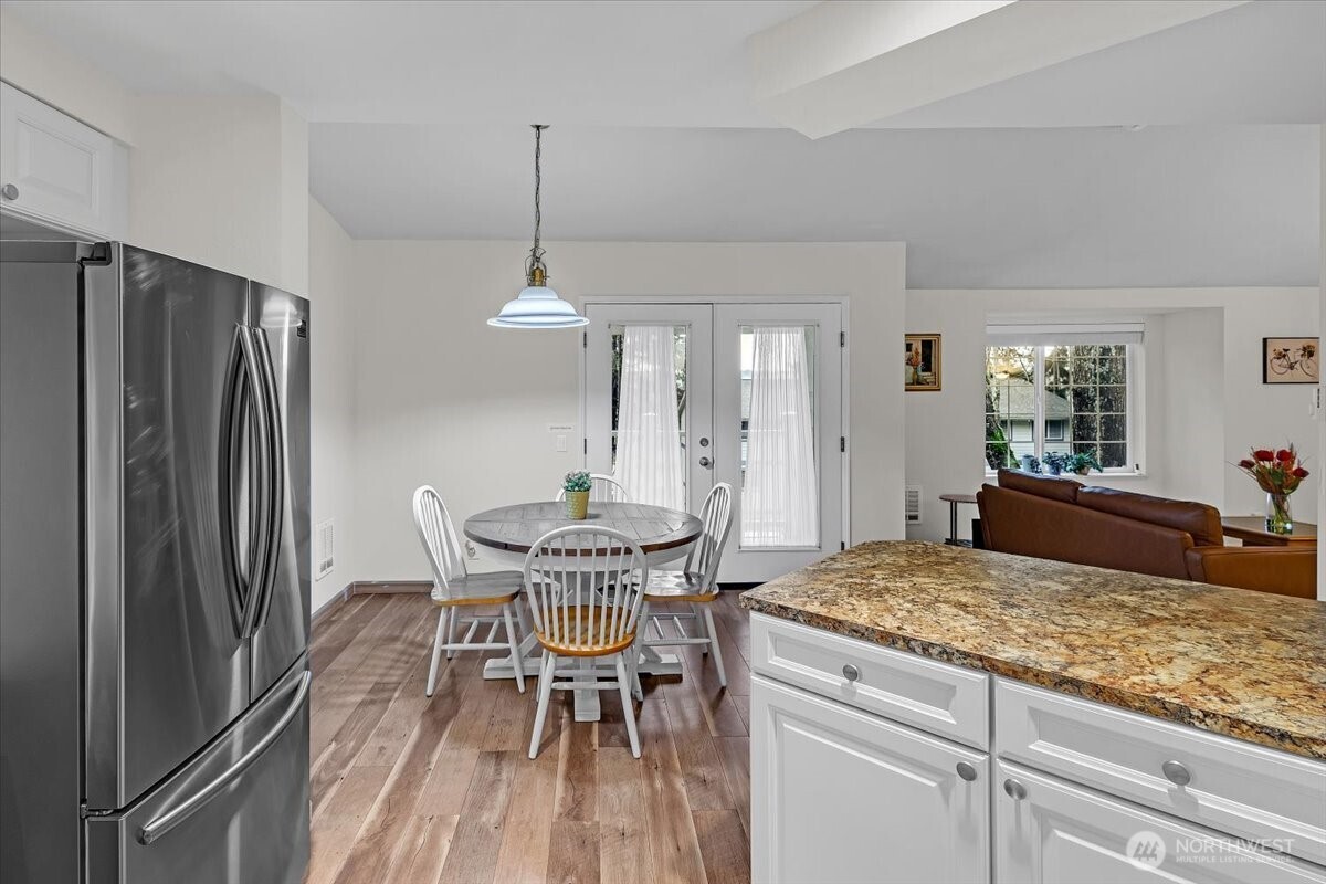 8653 Avondale Road Northeast, Unit D208 Redmond, WA 98052 - Photo 9 of 32 a kitchen with a table and chairs in it
