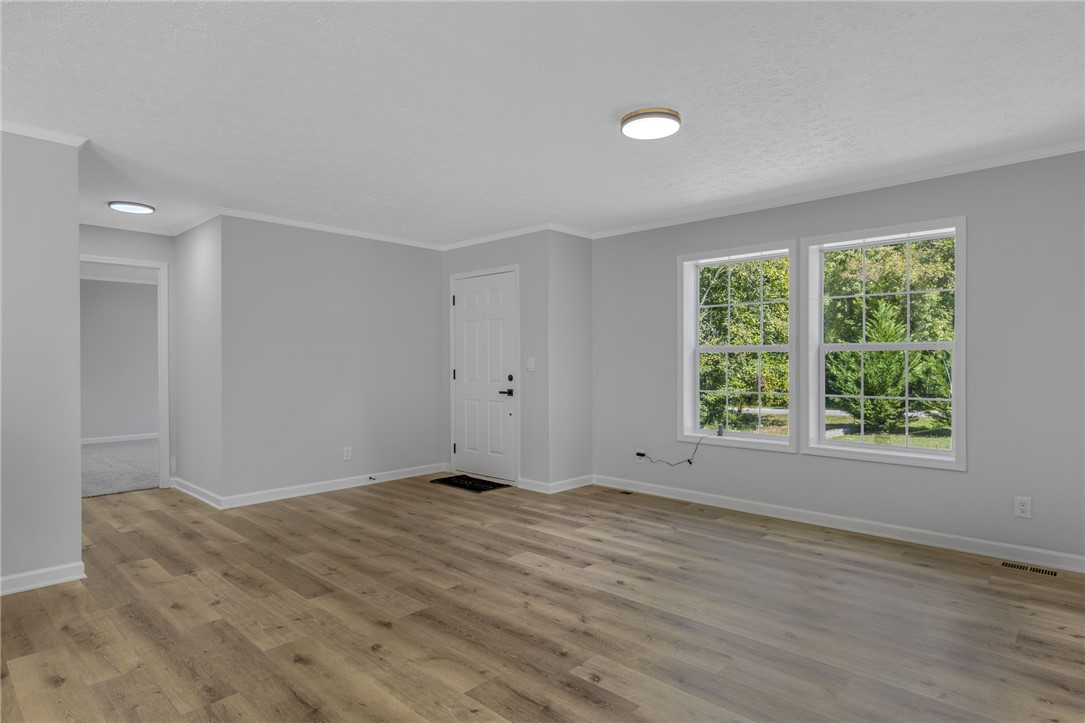 287 Carousel Road Gray Court, SC 29645 - Photo 8 of 36