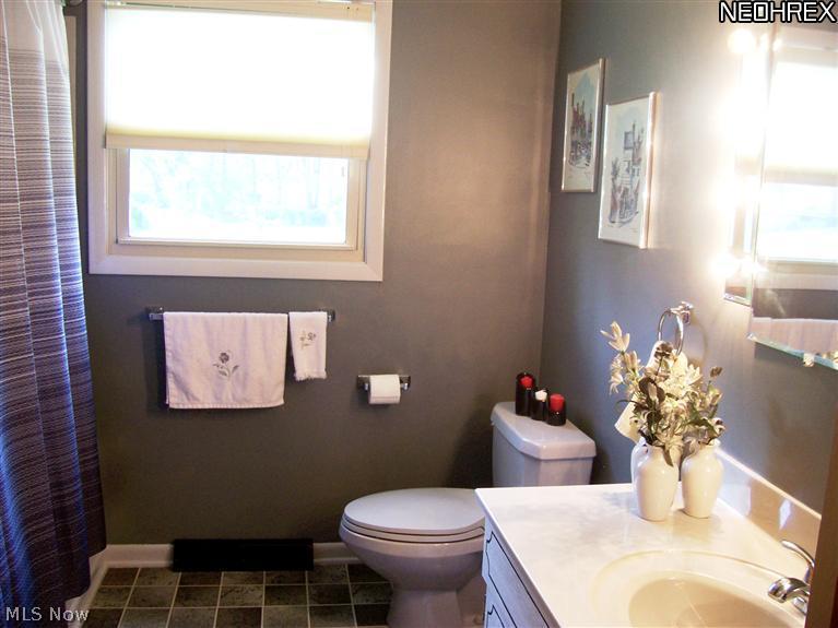 4645 Magnolia Road Northeast Canton, OH 44705 - Photo 16 of 24 Gallery Image 16