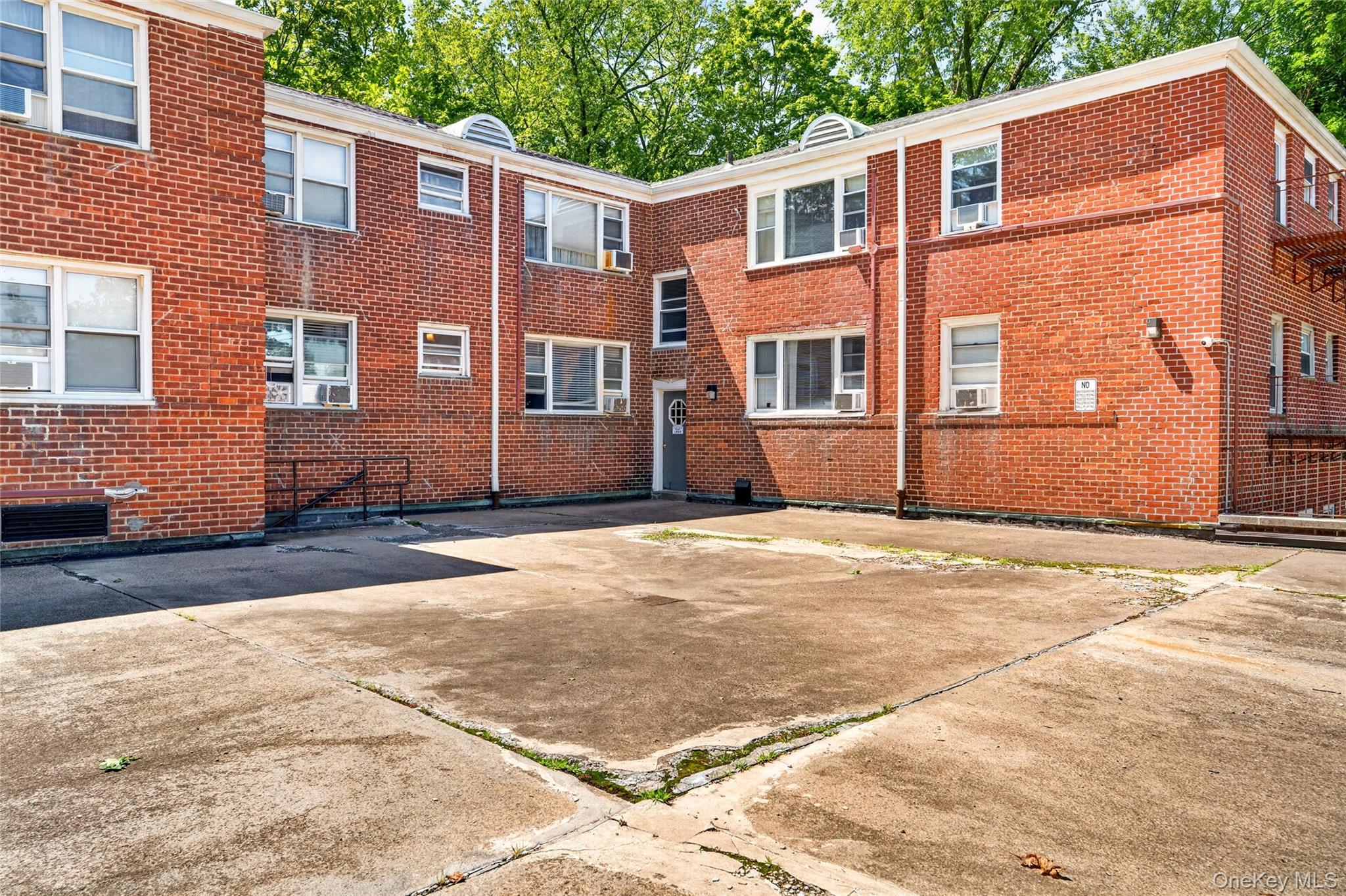 205 West Post Road, Unit 1N White Plains, NY 10606 - Photo 6 of 37