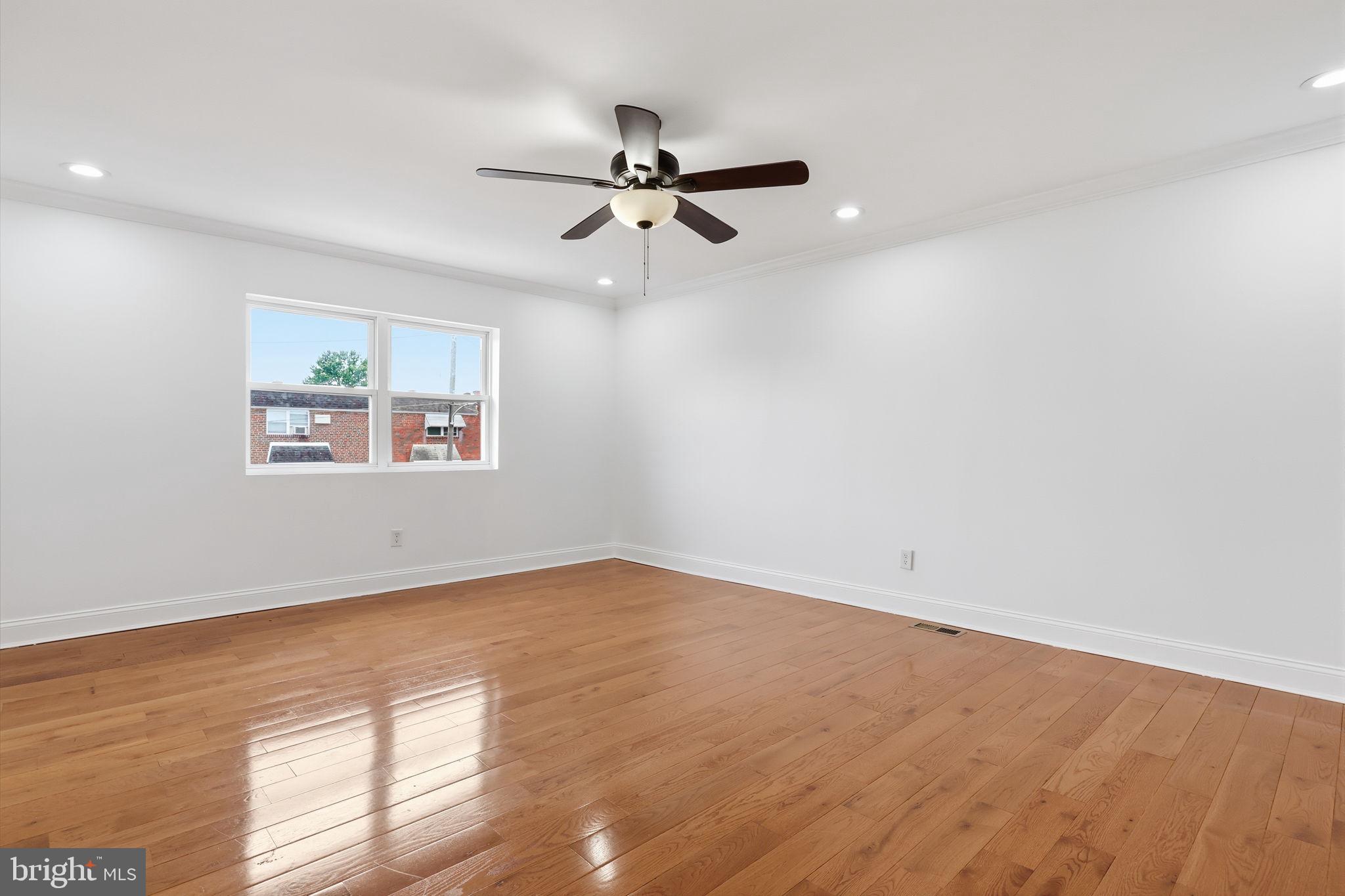3811 Salina Road Philadelphia, PA 19154 - Photo 21 of 48 Bright and airy open space awaits.