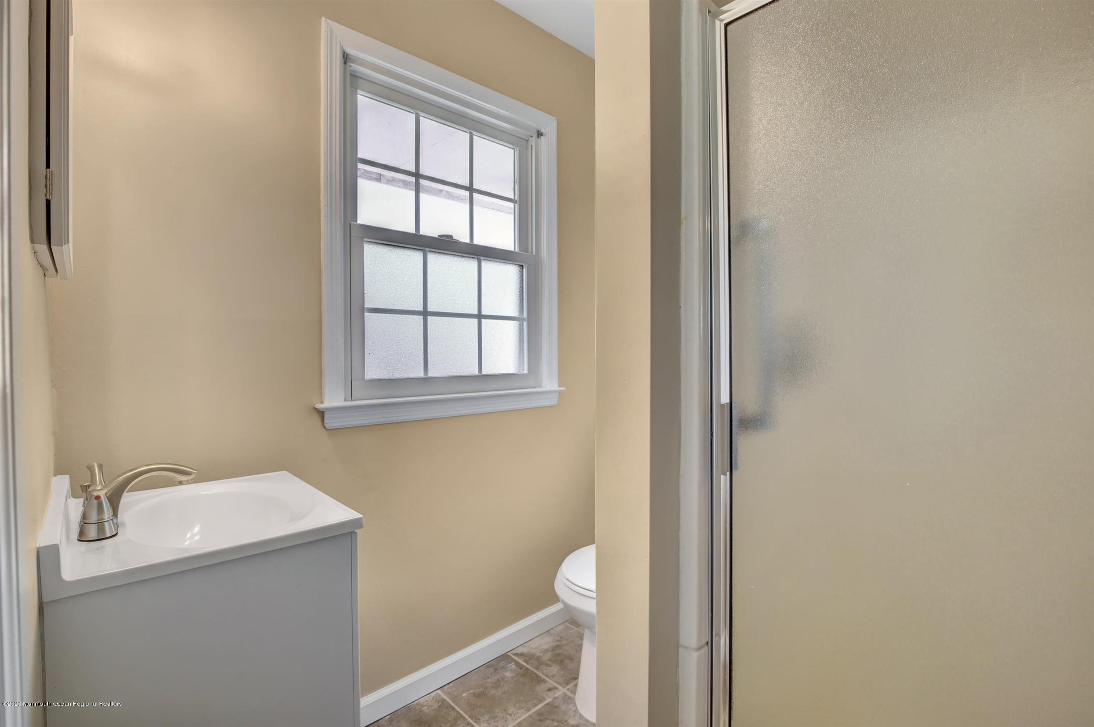 740 Millbrook Road Brick, NJ 08724 - Photo 23 of 32 25-Master Bathroom