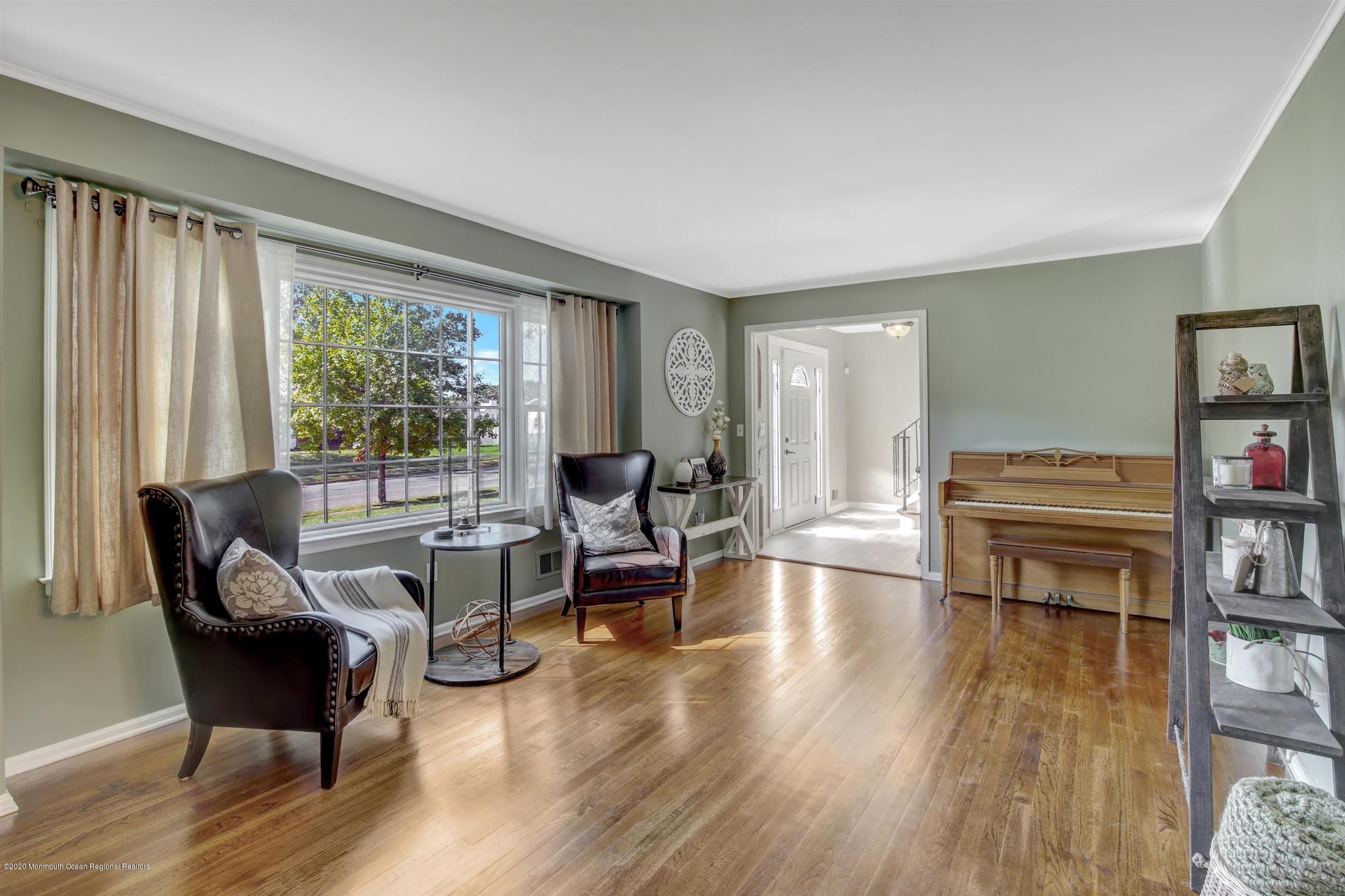 740 Millbrook Road Brick, NJ 08724 - Photo 5 of 32 07-Living Room