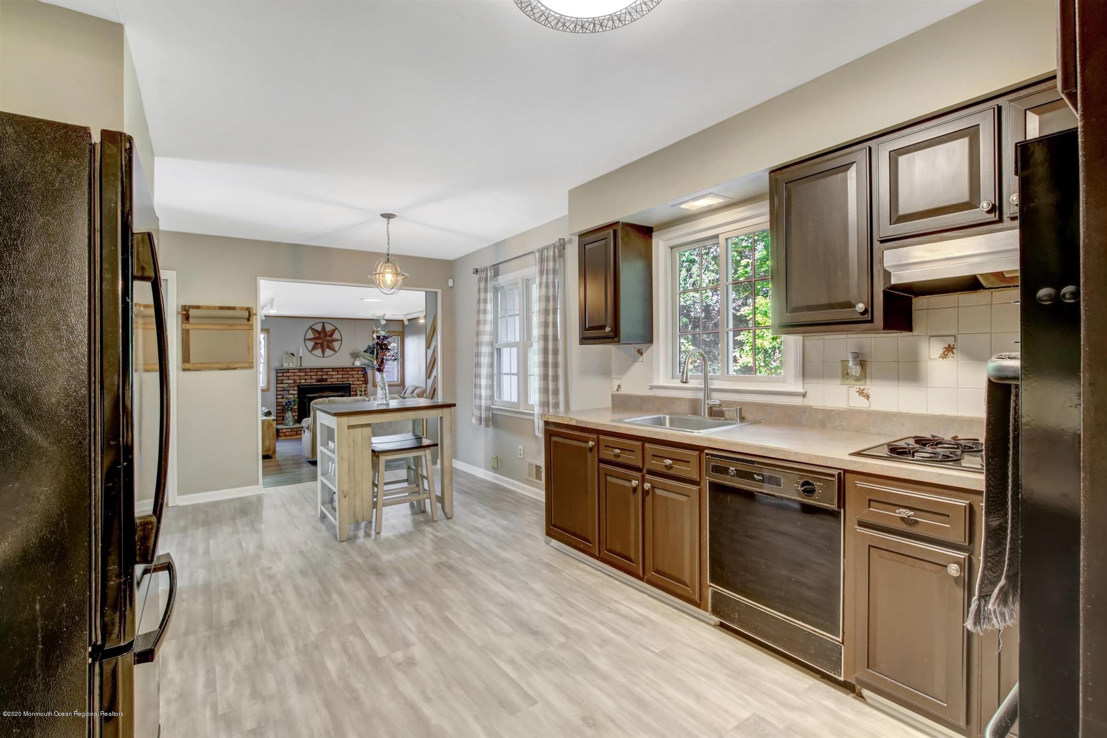 740 Millbrook Road Brick, NJ 08724 - Photo 7 of 32 09-Kitchen