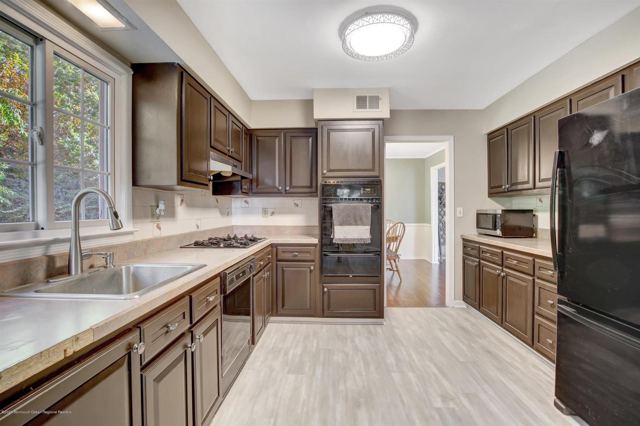 740 Millbrook Road Brick, NJ 08724 - Photo 8 of 32 10-Kitchen