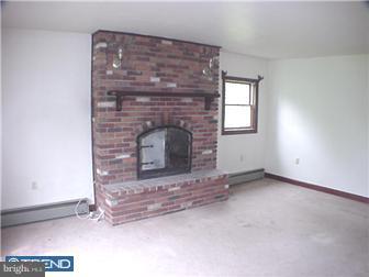 112 Hurley Road Coatesville, PA 19320 - Photo 4 of 8 Great Room