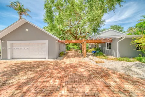 $2,500,000 | 9737 Southwest 98th Street, Miami, FL 33176