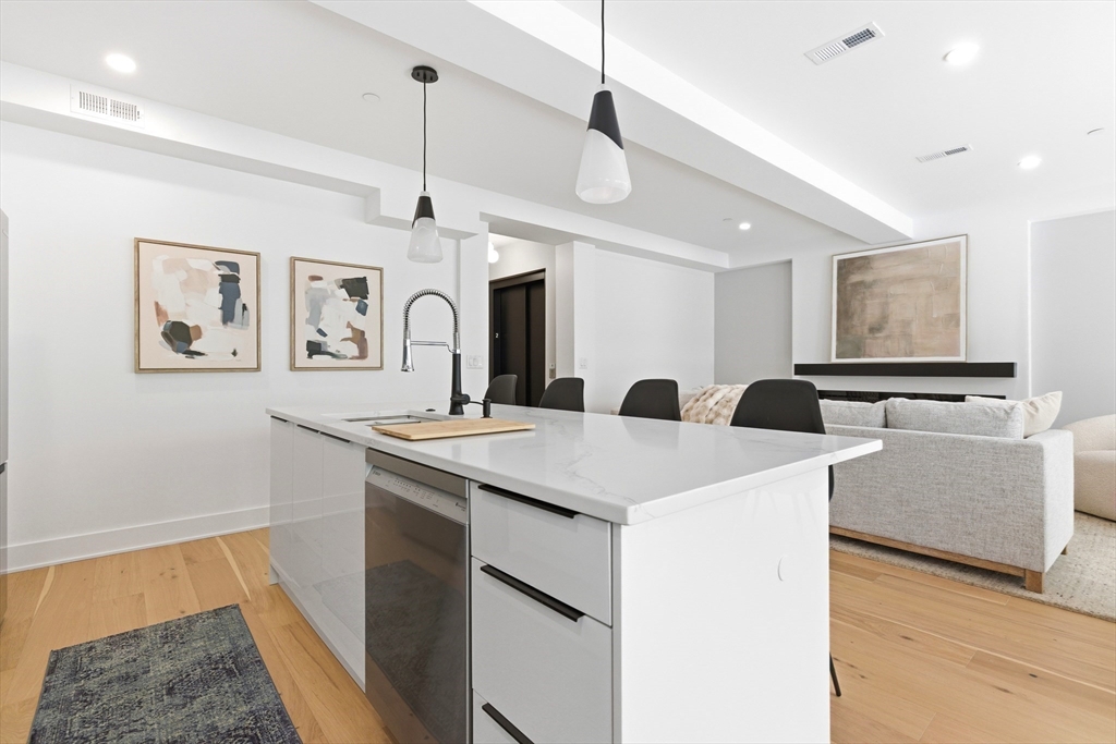 230 Friend Street, Unit 2 Boston, MA 02114 - Photo 5 of 23