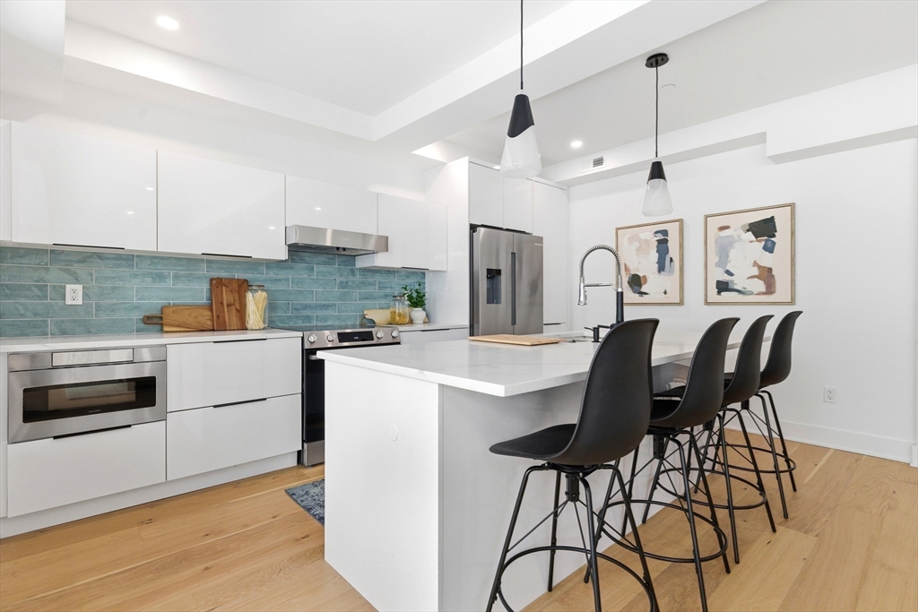 230 Friend Street, Unit 2 Boston, MA 02114 - Photo 6 of 23
