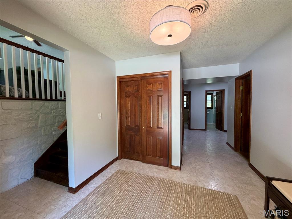 4 El Rancho Drive Hannibal, MO 63401 - Photo 5 of 43