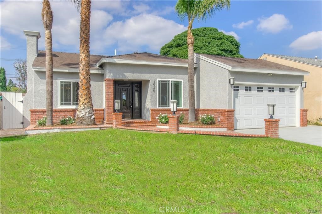 1925 North Screenland Drive Burbank, CA 91505 - Photo 6 of 31 a view of a house with a yard and furniture