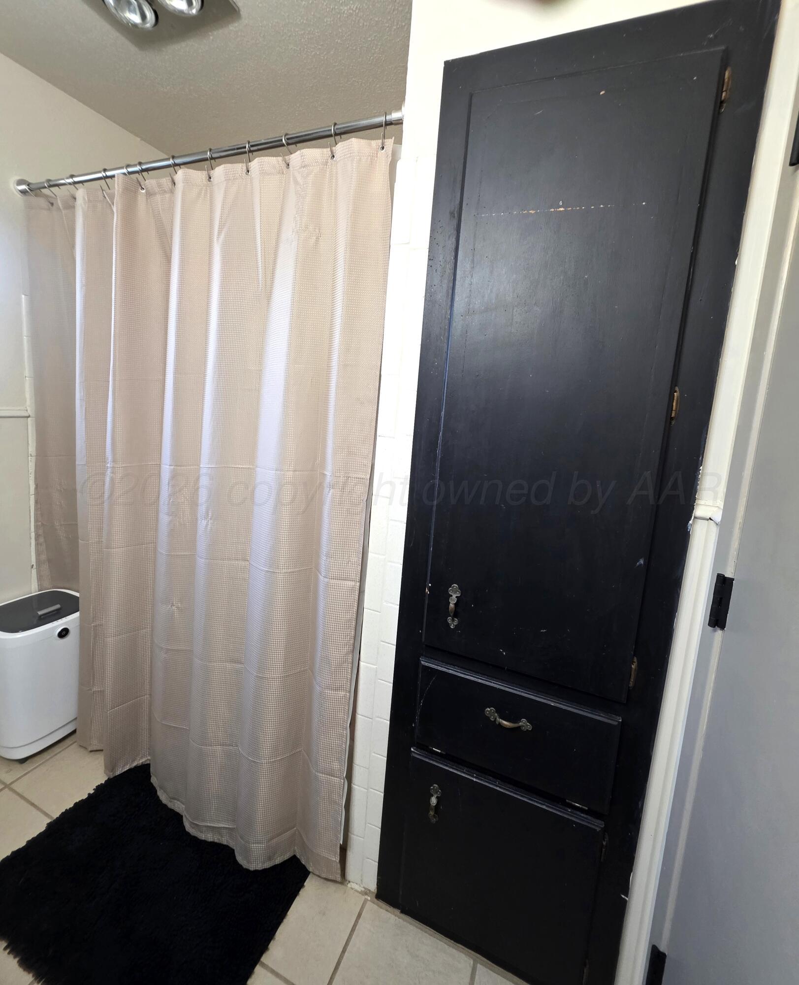 7921 Tumbleweed Road Lefors, TX 79054 - Photo 20 of 32 Bathroom 2