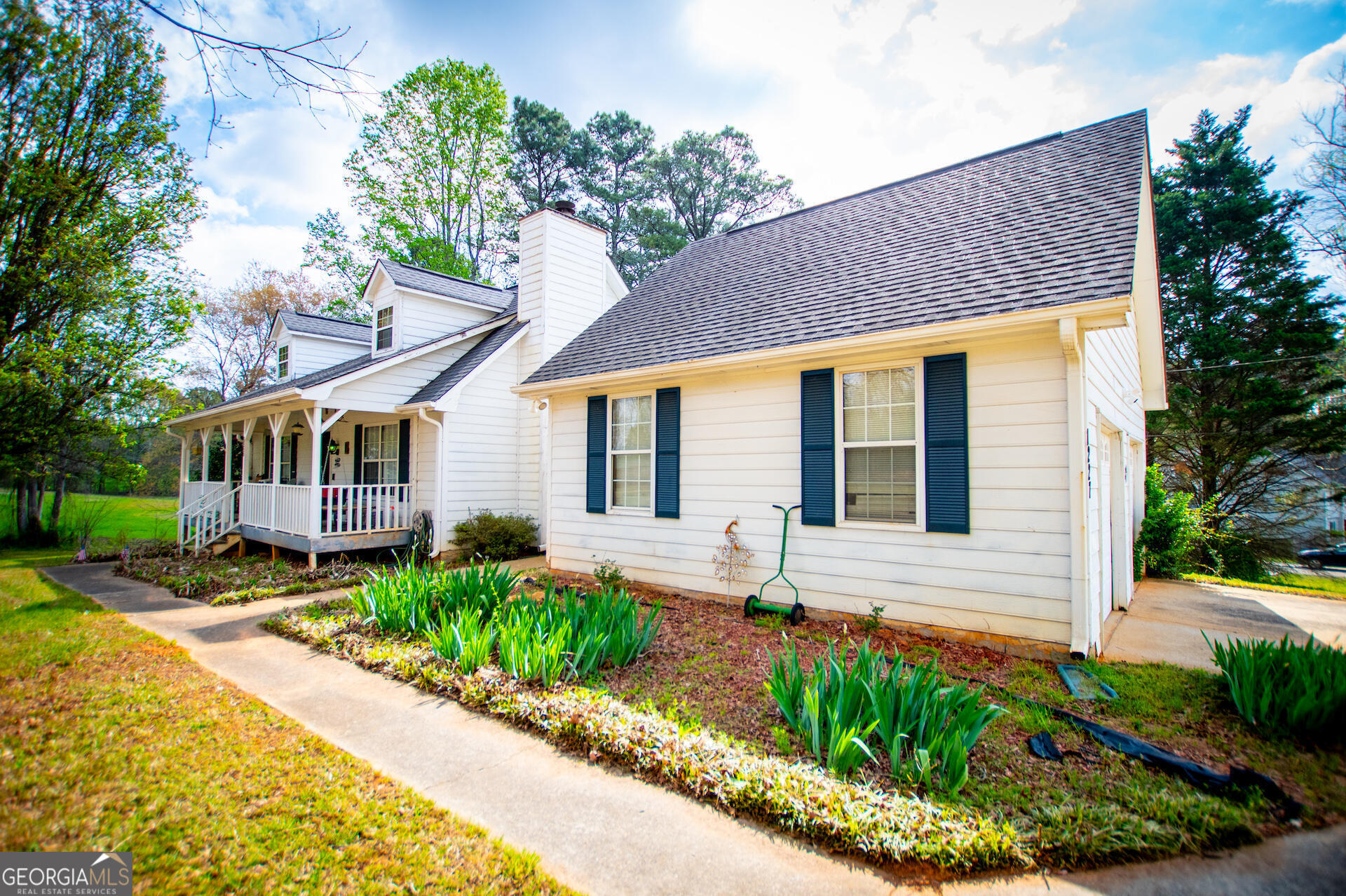 1227 Horsley Mill Road Carrollton, GA 30116 - Photo 4 of 70 a front view of a house with garden