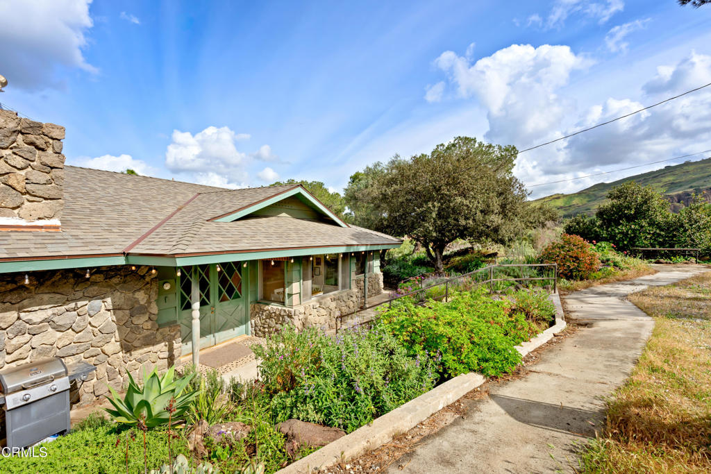 10840 Santa Rosa Road Camarillo, CA 93012 - Photo 26 of 55 a house with swimming pool in front of it