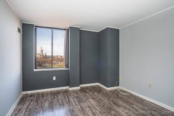 100 Wells Street, Unit R802 Hartford, CT 06103 - Photo 18 of 25 Master bedroom