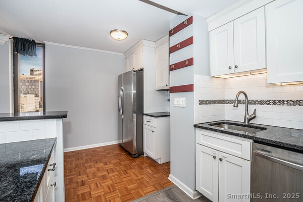 100 Wells Street, Unit R802 Hartford, CT 06103 - Photo 4 of 25 Kitchen