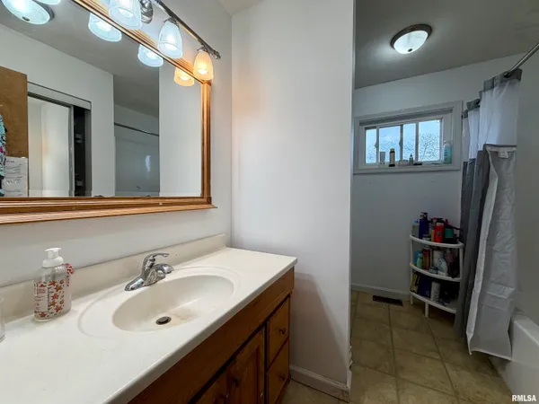 $127,000 | 318 Lift Street, Shawneetown, IL 62984