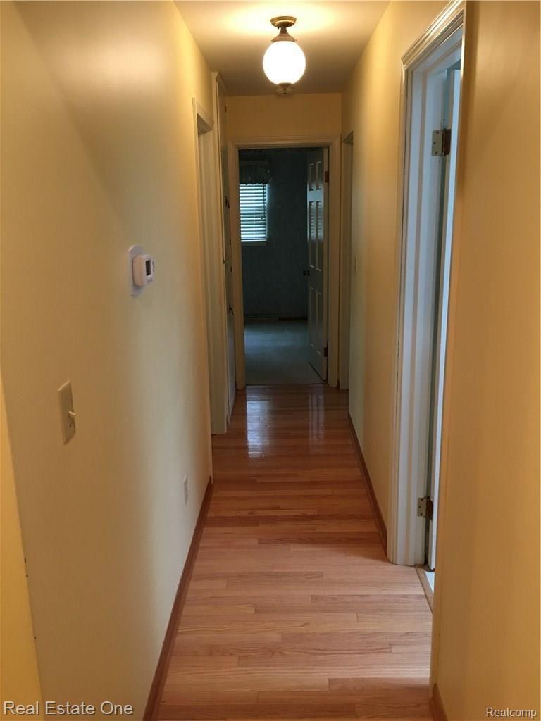 7319 South Beyer Road Frankenmuth, MI 48734 - Photo 59 of 84 Hallway 1.JPG
