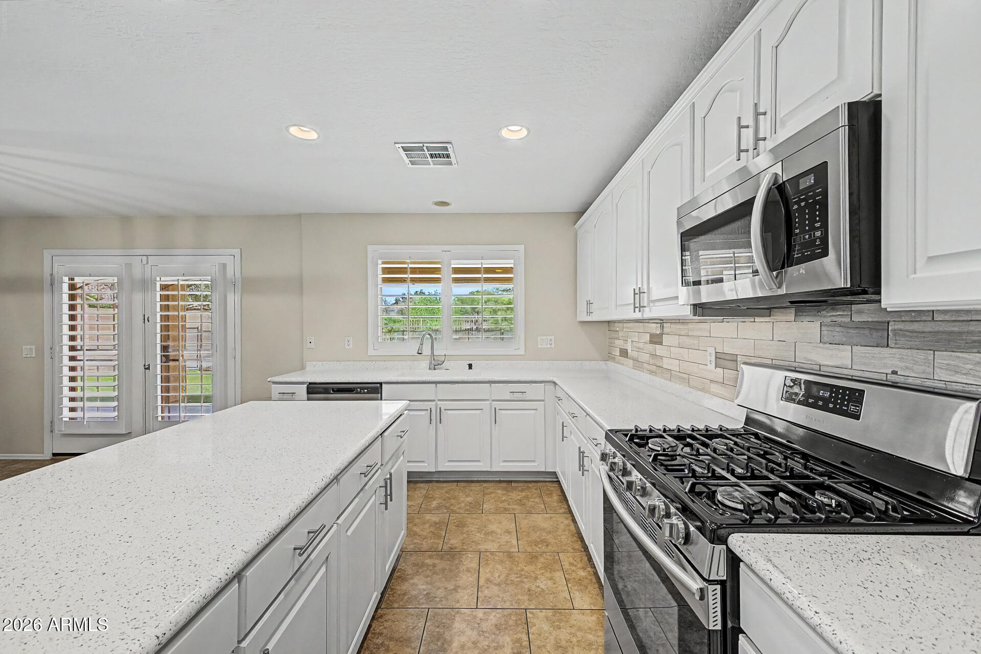 981 North 169th Avenue Goodyear, AZ 85338 - Photo 9 of 32 09 169th