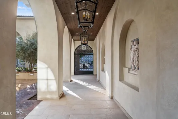 a view of a fountain in the corner of building